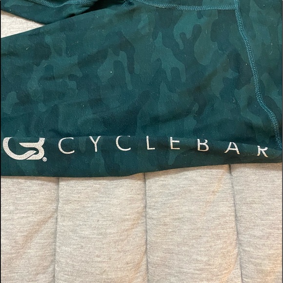 Glyder green camo high waisted leggings! - Picture 3 of 4